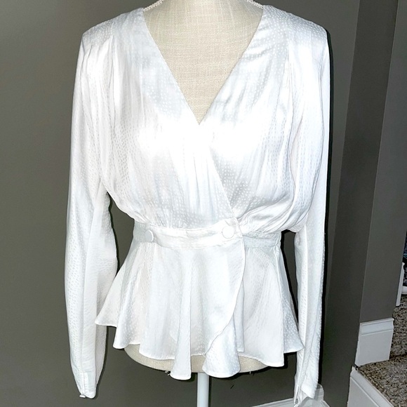 Express brand like new women’s long sleeve blouse white , size small. - Picture 10 of 10